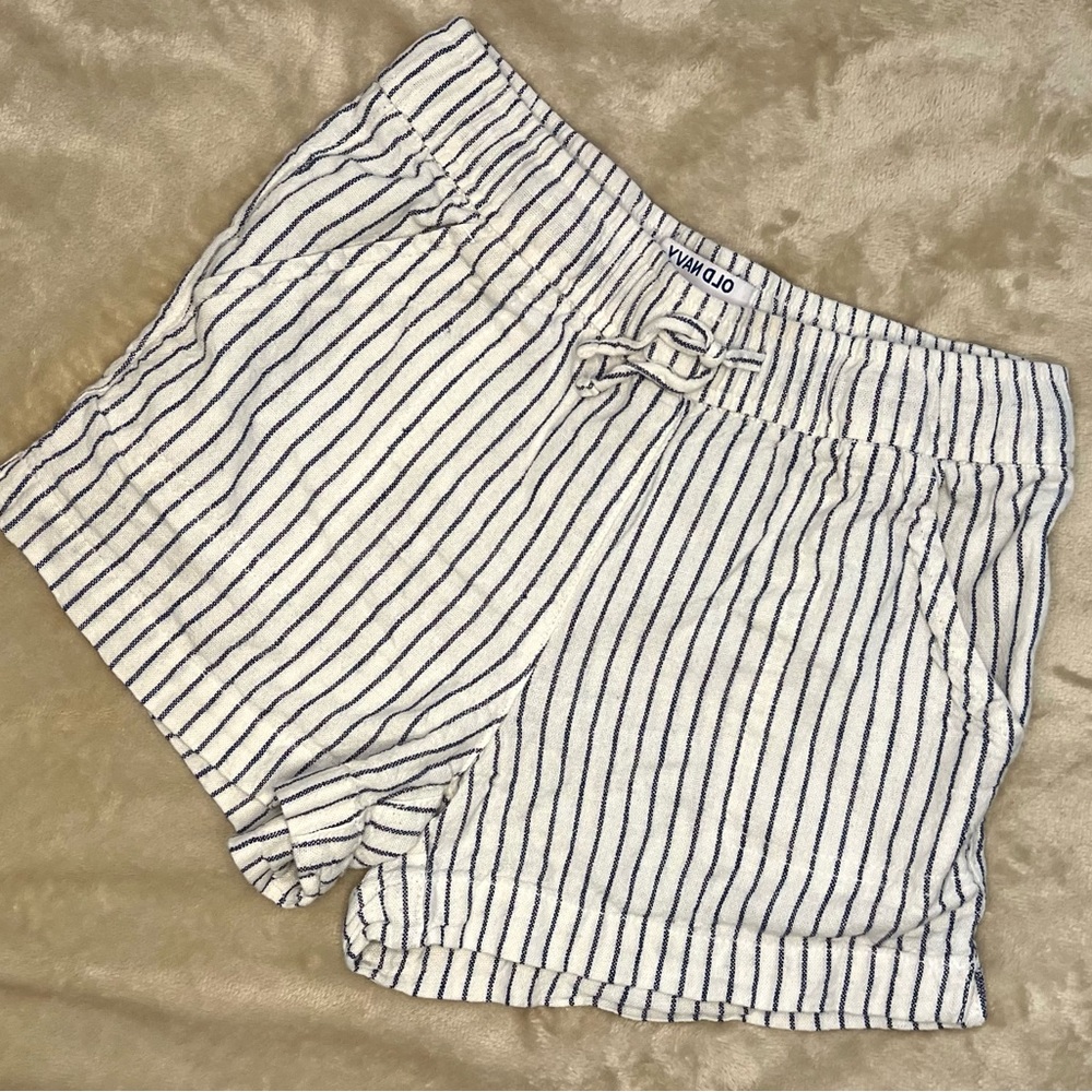 Girl’s Old Navy linen blend stripe shorts